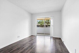 92 Hastings E in West Palm Beach, FL - Building Photo - Building Photo
