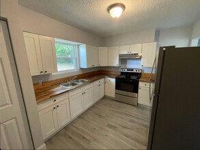 922 Vermont Ave in Knoxville, TN - Building Photo - Building Photo