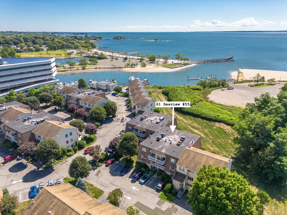 61 Seaview Ave in Stamford, CT - Building Photo