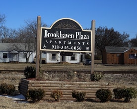 Brookhaven Plaza in Bartlesville, OK - Foto de edificio - Building Photo