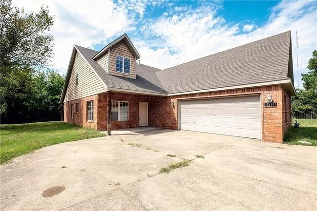 property at 1834 W Creekmore Dr