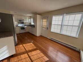 168 Highview Ave in Stamford, CT - Building Photo - Building Photo