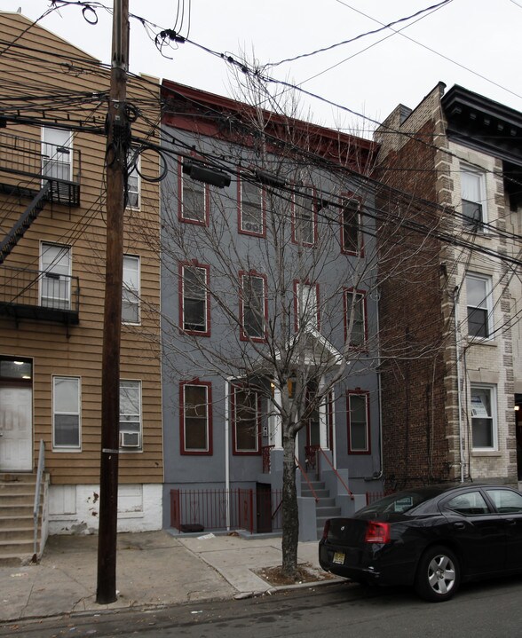 209 Webster Ave in Jersey City, NJ - Building Photo