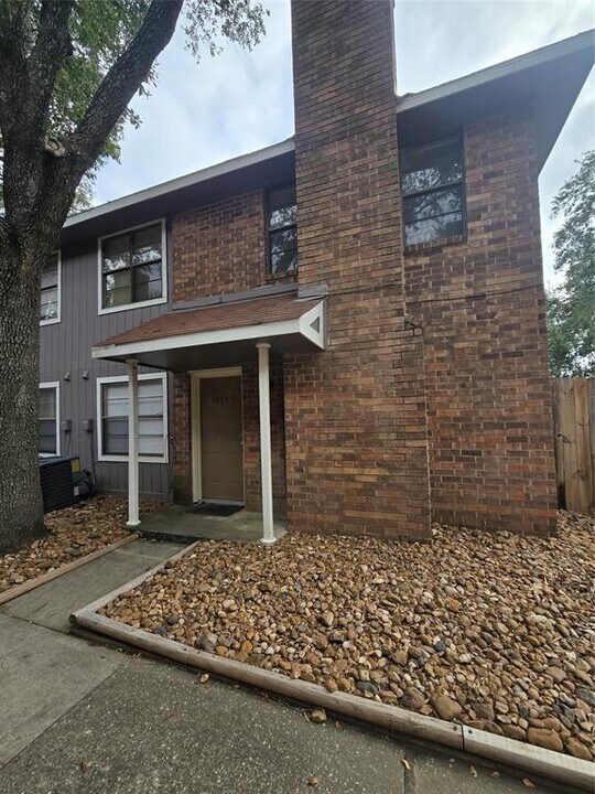 1819 Briarcreek Blvd in Houston, TX - Building Photo
