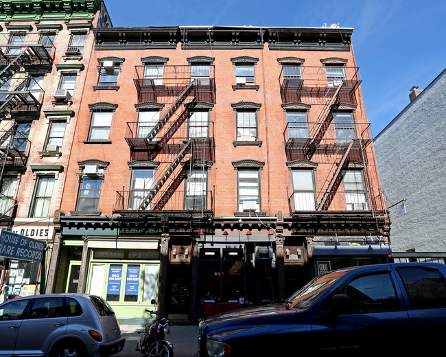 31-33 Carmine St in New York, NY - Building Photo - Building Photo