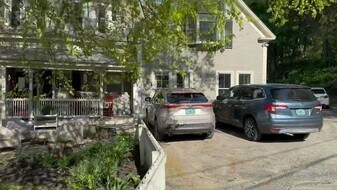 43 Pleasant St in Woodstock, VT - Building Photo