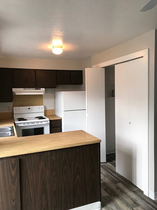 property at 1220 S Juniper St