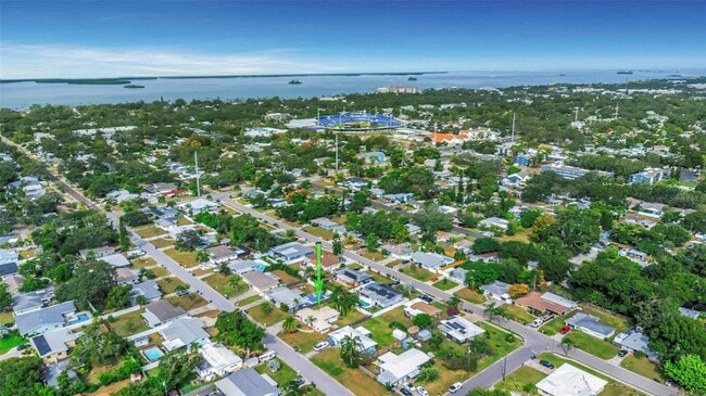 676 Orangewood Dr in Dunedin, FL - Foto de edificio - Building Photo