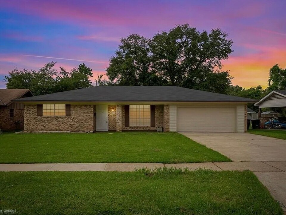 2416 Melrose Ave in Bossier City, LA - Building Photo