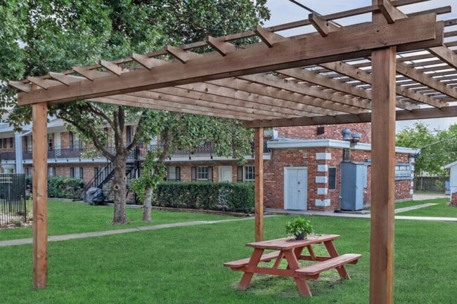 Waterford Park Apartments in Temple, TX - Foto de edificio - Building Photo