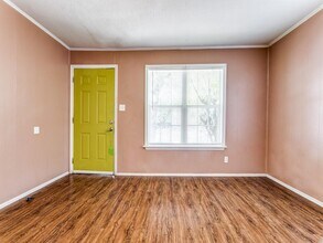 1136 Garland Ave in Austin, TX - Foto de edificio - Building Photo