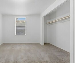 18427-18429 SE Yamhill St in Portland, OR - Building Photo - Building Photo