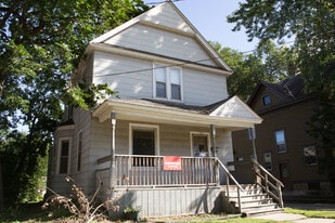 1811 Como Ave SE in Minneapolis, MN - Building Photo