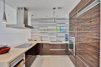 1100 Biscayne Blvd, Unit 3002 in Miami, FL - Building Photo - Building Photo