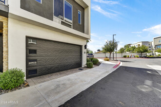 1717 E Morten Ave in Phoenix, AZ - Foto de edificio - Building Photo
