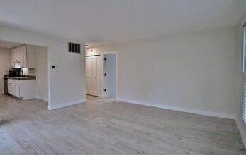 1053 Newport Harbor in Schaumburg, IL - Building Photo - Building Photo