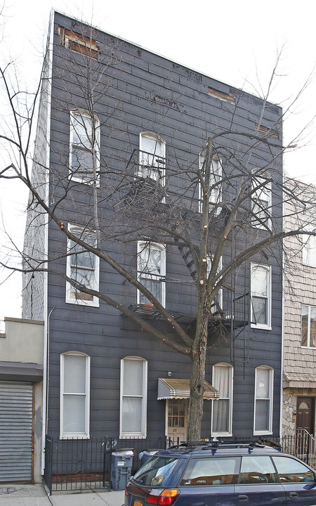 231 N 5th St in Brooklyn, NY - Building Photo