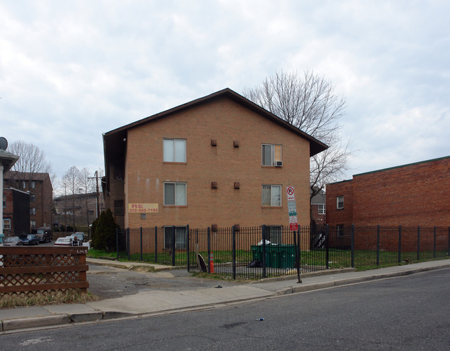 Westwood Apartments in Washington, DC - Foto de edificio - Building Photo