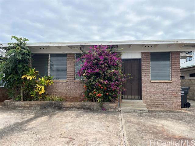 property at 3458 Maunaloa Ave