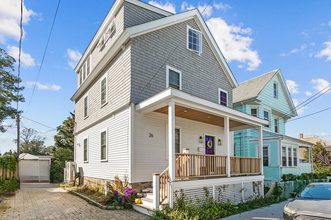26 Tilley Ave, Unit 2 in Newport, RI - Building Photo