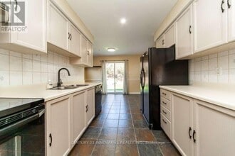 16 Long Dr in Whitby, ON - Building Photo - Building Photo