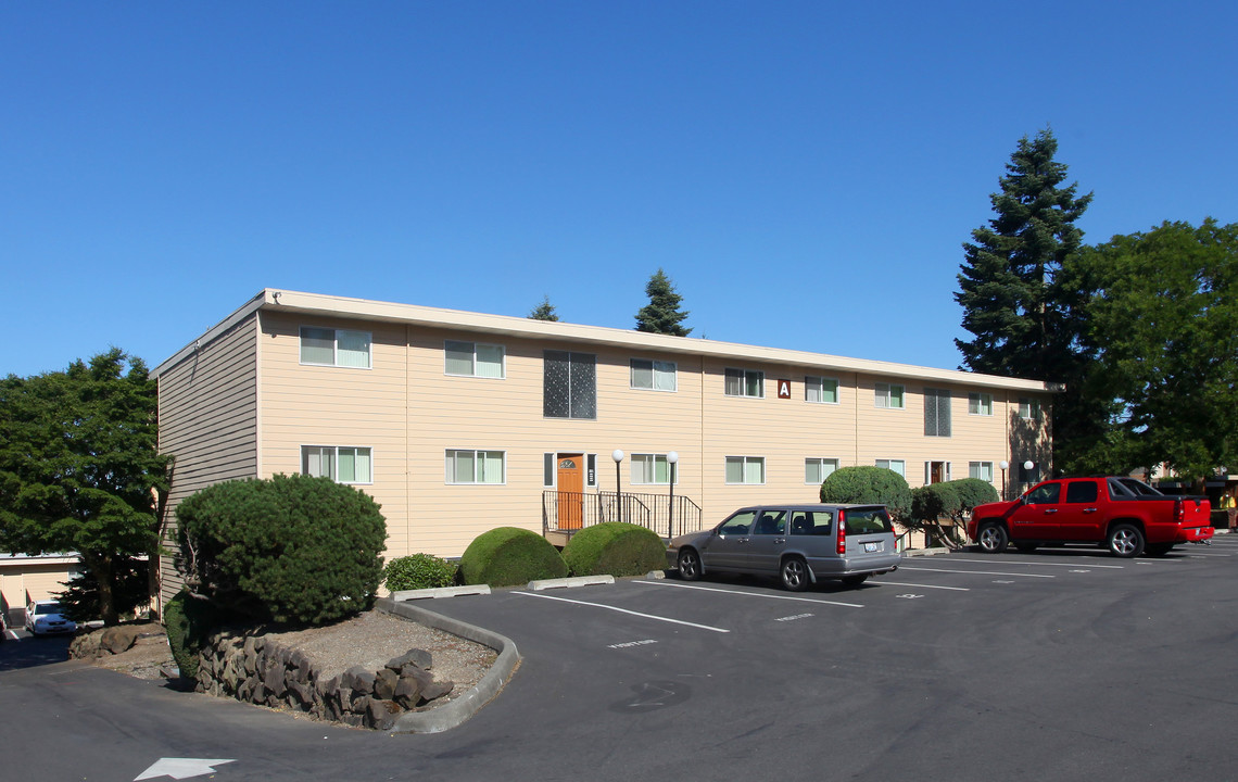 White House Apartments in Kent, WA - Building Photo