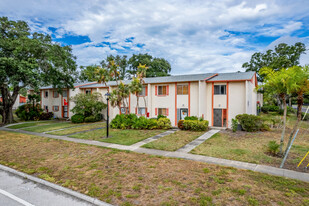Whisperwood Townhomes in St. Petersburg, FL - Building Photo
