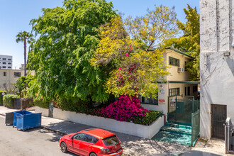 2017 Argyle Ave in Los Angeles, CA - Foto de edificio - Building Photo