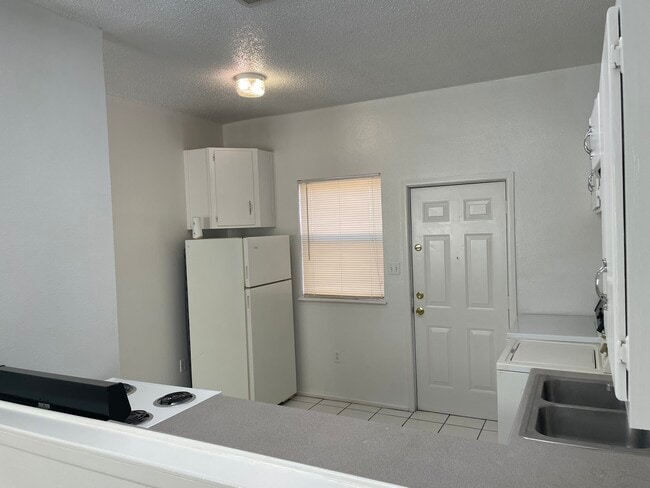 6128 Avenue R Ave in Lubbock, TX - Building Photo - Building Photo
