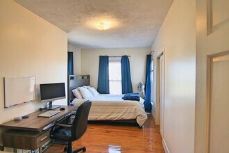 14 4th St in Medford, MA - Foto de edificio - Building Photo