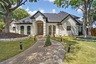 1002 Woodvale Ct in Colleyville, TX - Building Photo