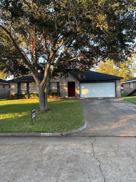 2805 Dove Tree Dr in Alvin, TX - Building Photo