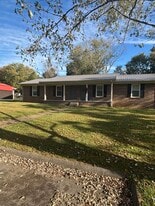 1606 Deer Hollow Dr, Unit 1606 B Deerhollow Dr in Lawrenceburg, TN - Building Photo