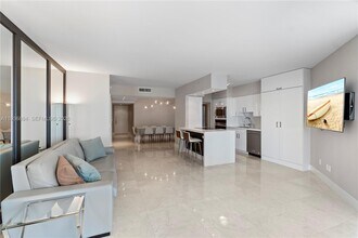 4779 Collins Ave in Miami Beach, FL - Building Photo - Building Photo
