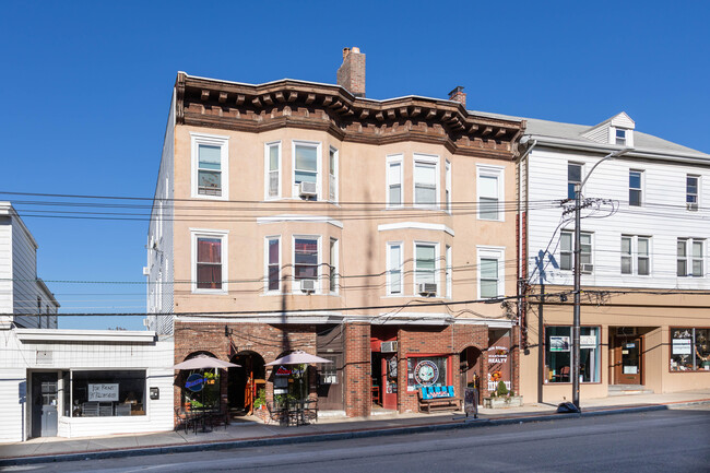 117 Main St in Dobbs Ferry, NY - Foto de edificio - Building Photo