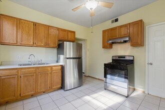 3107 N Bernard St, Unit 2 in Chicago, IL - Building Photo - Building Photo