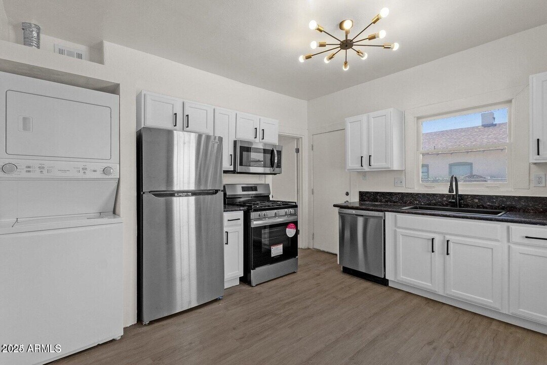 325 N 18th Dr in Phoenix, AZ - Building Photo