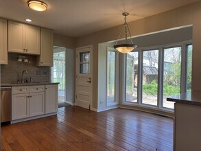 1920 E Peachtree Dr in Arlington Heights, IL - Foto de edificio - Building Photo