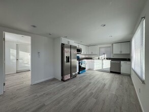 19351 Strathern St in Los Angeles, CA - Building Photo - Building Photo