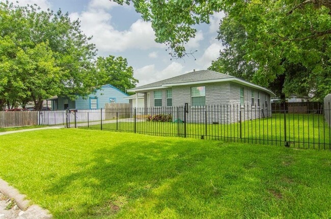 property at 2213 10th St