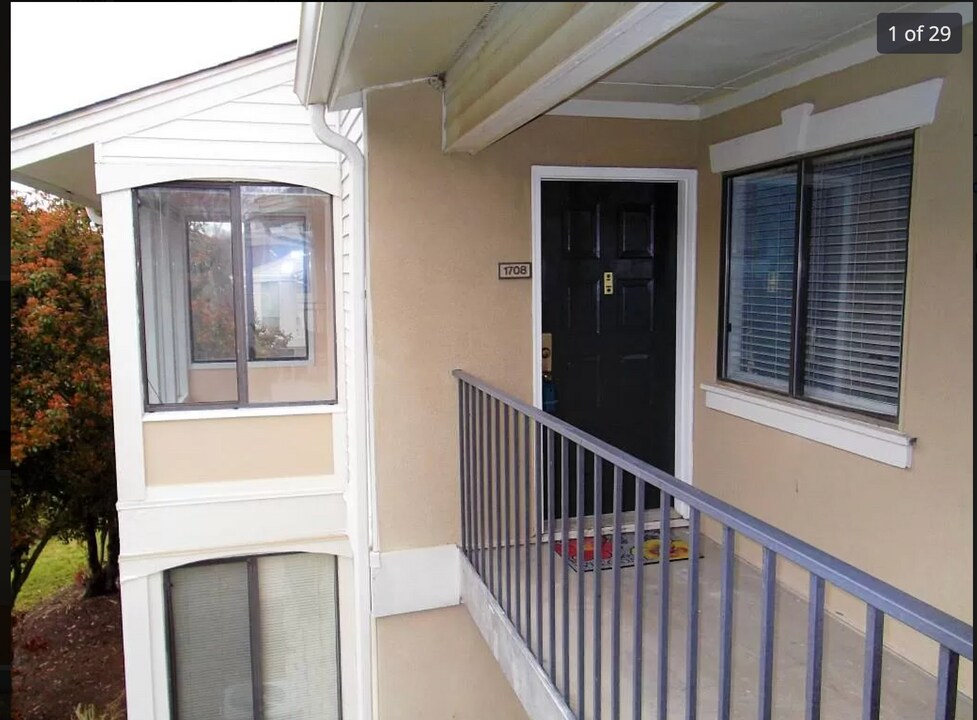 1708 Wingate Way in Atlanta, GA - Building Photo