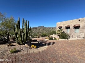 38211 N Sombrero Rd in Carefree, AZ - Building Photo