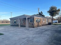 155 W 1st St in Rhome, TX - Foto de edificio - Building Photo