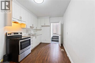 750 Barton St E in Hamilton, ON - Building Photo - Building Photo