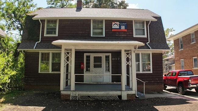 807 W California Ave in Urbana, IL - Building Photo - Building Photo