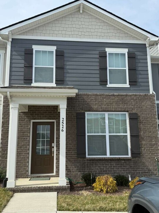 2526 Drumwright Way in Columbia, TN - Building Photo