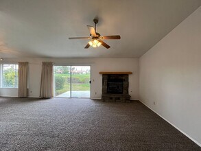 924 Torrey Pines Dr in Paso Robles, CA - Building Photo - Building Photo