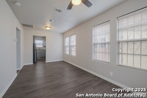 325 S Hackberry St in San Antonio, TX - Building Photo - Building Photo