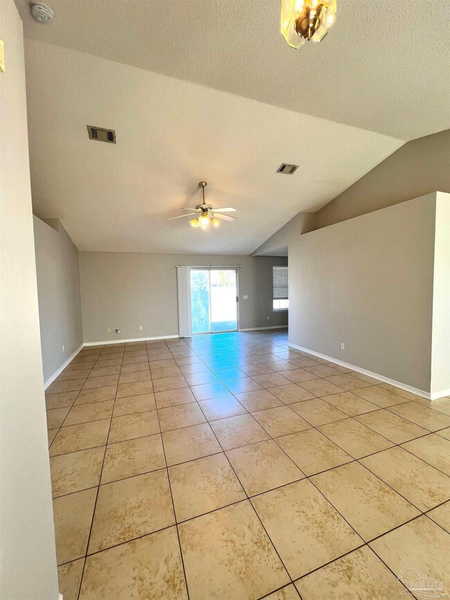 2002 Coral Reef Rd in Pensacola, FL - Building Photo - Building Photo