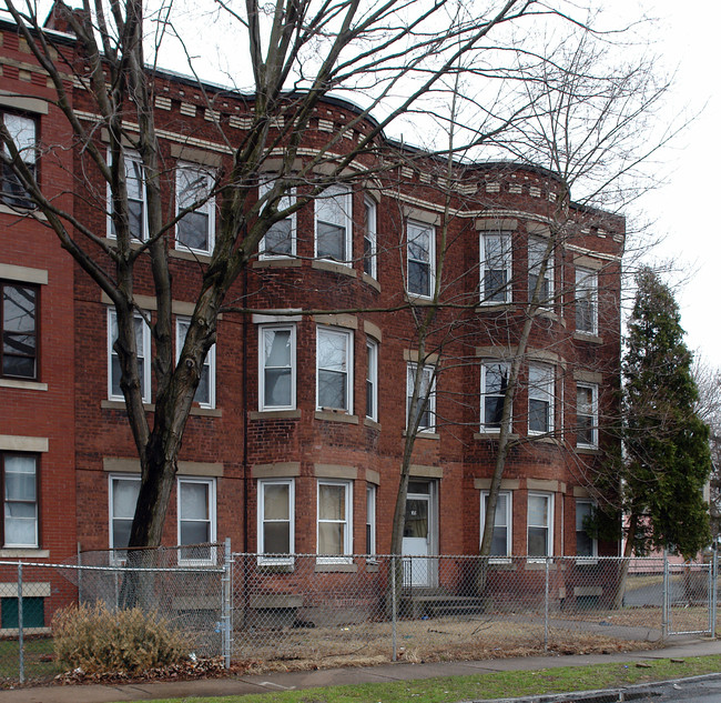 30 St Jerome Ave in Holyoke, MA - Foto de edificio - Building Photo